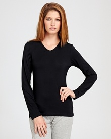 Calvin Klein Underwear Essentials long sleeve v-neck. A soft and lightweight v-neck shirt with long sleeves.