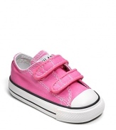 The classic Converse sneaker in a low-top, with contrast topstitching and Velcro® closure.