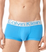 Featuring a premium ultra luxe microfiber exclusive to CK, these Calvin Klein low rise trunks featuring a body-defining fit for maximum appeal.
