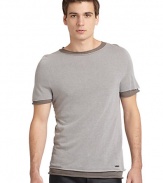 THE LOOKLayered design; can be worn separately Round roll hem neckline Short roll hem sleevesMetal logo detail Layered roll hemTHE MATERIAL70% cotton/30% linenCARE & ORIGINHand washMade in Italy