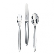 Extraordinarily elegant, this silver-plate flatware design was inspired from a drop. But it's not just any drop. With its oblong shape, it flawlessly brings together the ergonomics of the handle and the palm of the hand. Extraordinarily elegant, this silver-plate flatware design was inspired from a drop. But it's not just any drop. With its oblong shape, it flawlessly brings together the ergonomics of the handle and the palm of the hand.