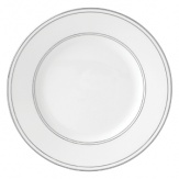 Sparkling platinum and mica accent this decidedly contemporary Vera Wang plate, lending a look that's fresh and dimensional.