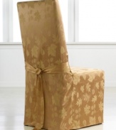 Elegance with an autumnal twist. Featuring a leafy damask pattern in radiant gold, the Dinner Party Bountiful chair cover from Homewear complements harvest tables with seasonal splendor. (Clearance)