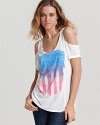 Show your patriotic side in this cold-shoulder CHASER tee, emboldened by an abstract rendering of the American flag.