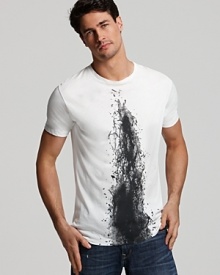 Soft cotton tee from MARC BY MARC JACOBS adorned with an abstracted lava print at the front. Soft cotton tee from MARC BY MARC JACOBS adorned with an abstracted lava print at the front.