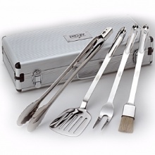 Set Includes: turner, locking tongs, brush, fork and a stainless steel storage case. Set Includes: turner, locking tongs, brush, fork and a stainless steel storage case.