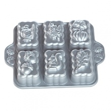 Perfect for autumn, this pan let's you accent cute mini-loaves with sweet fall designs. Perfect for autumn, this pan let's you accent cute mini-loaves with sweet fall designs.