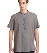 THE LOOKBanded collarFront button placket with keyhole detailsShort cuffed sleeves Seam detailsSide ventsTHE MATERIALCottonCARE & ORIGINMachine washMade in Italy