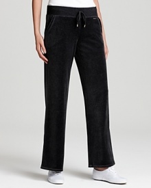 These MICHAEL Michael Kors velour pants update a weekend classic with a trendy wide leg silhouette, complete with a thick drawstring waistband for day-long comfort.