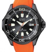 A true pearl of the sea, this Pro-Master Diver watch can be submerged up to 300 meters! With a vibrant orange strap and light-catching Eco-Drive tech.