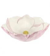 A pink magnolia blossoms into this Botanic Hummingbird fruit and dessert bowl, a special piece for accenting more than just your table. Fresh from Portmeirion's figural serveware collection.