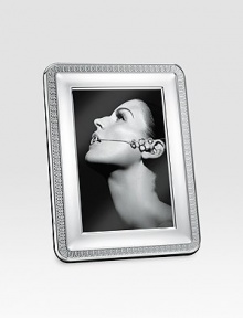 Elegantly appointed, polished silverplated design gives proper attention to a favorite 4 X 6 photograph. From the Malmaison Collection A terrific gift idea Wood base Made in Italy Elegantly appointed, polished silverplated design gives proper attention to a favorite 4 X 6 photograph. From the Malmaison Collection A terrific gift idea Wood base Made in Italy