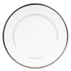 Add new polish to formal tables with the lustrous Chain Bracelet oval platter. White bone china wrapped in bands of textured platinum evokes the woven silver bangles and watch bands that make your own look timeless.