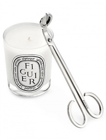 Prolong the life of your candle with diptyque's new wick trimmer made of stainless steel. Keeping the wick of your candle trimmed to ½ will ensure the optimal life of your candle. 