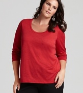 A classic scoop neck flatters the décolleté in this Eileen Fisher basic three-quarter sleeve tee--a must-have for seasonal layering.