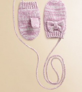 Toasty wool-blend yarn crafted into hand-warming mittens, sweetened by a marled pattern and bows. Loss-prevention string40% wool/28% rayon/15% nylon/10% cashmere/7% angoraHand washImported