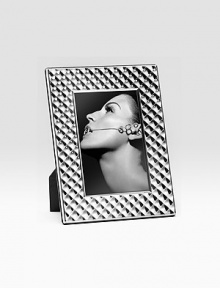 This exquisite sterling silverplate design is the perfect way to display a special 4 X 6 photo. Lacquer finish, no polishing needed Imported This exquisite sterling silverplate design is the perfect way to display a special 4 X 6 photo. Lacquer finish, no polishing needed Imported