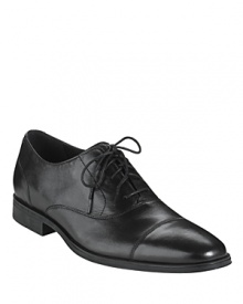 The classic cap toe oxford in soft, burnished leather, with the added comfort of Nike Air™ technology in the heel. The classic cap toe oxford in soft, burnished leather, with the added comfort of Nike Air™ technology in the heel.