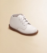 High-top lace-ups in supple leather provide excellent support and traction for youngsters' early steps. Adjustable front laces Padded insole Rubber traction sole Leather ImportedPlease note: It is recommended that you order ½ size smaller than measured. If your child measures a size 7.0, you may want to order a 6½. 