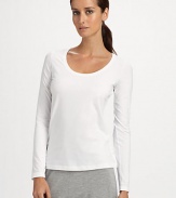 Easy, sporty and modern to wear layered or alone, this long-sleeve style is made of the finest, long-staple Egyptian cotton with a touch of stretch for superior fit and comfort.Scoop neckline Long sleeves 93% mercerized cotton/7% elastane Machine wash Imported