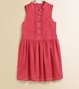 Light and lovely, this simple cotton frock has delicate tuxedo pleating at the placket and a softly pleated skirt.Band neckline with inside check trimSleevelessButton placket with tuxedo pleatsSewn waist with soft pleatingBack yokeCottonMachine washImported Please note: Number of buttons may vary depending on size ordered. 