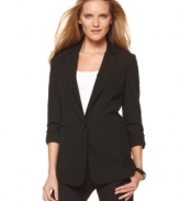 An on-trend outerwear style, this relaxed MICHAEL Michael Kors boyfriend blazer adds polish to any look!