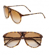 An unique style with a bridge accented with a sleek signature emblem. Available in blonde havana with brown/grey gradient lens. Logo temples100% UV protectionImported