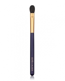 Long, tapered brush expertly blends and softens shadow from outside to inside corner for a seamless, polished look. Long, tapered brush expertly blends and softens shadow from outside to inside corner for a seamless, polished look.