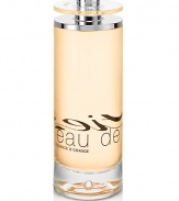 A woody citrus eau. Lively and luminous eau drawing its sparkle from a fruity citrus cocktail: Sparkling, smiling and soft orange. A floral smoothness with the violet flower. A tender and soft background with woody cedar notes accentuated by patchouli and amber notes. 