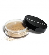 Bobbi's groundbreaking mineral makeup is made of pearlized mineral powders to instantly even out skin and diminish the look of imperfections. The result is a natural finish that never looks masky or overly made up. The super-fine powders in this formula are triple treated with glycerin, vitamins and skin softeners, and wear extenders. Smooth and silky, it glides on with a weightless feel and helps improve skin's appearance. SPF 15 helps protect skin from damage.