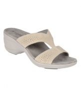 Whether it's poolside or curbside, you'll be set for summer with Naturalizer's casual Yahu sandals.
