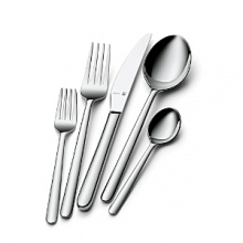 Balanced proportions and delicate curves lend everyday polish to this modern place setting. Balanced proportions and delicate curves lend everyday polish to this modern place setting.