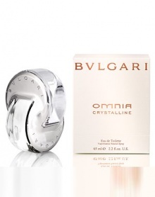This delicate fruity-floral blends notes of bamboo with Japanese pear and balsa wood. Omnia Crystalline is a lighter, more wearable version of the original, that's perfect for warmer days. This delicate fruity-floral blends notes of bamboo with Japanese pear and balsa wood. Omnia Crystalline is a lighter, more wearable version of the original, that's perfect for warmer days.