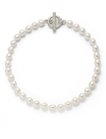 THE LOOKPearls collection10mm and 11mm white oval pearlsSingle strand silhouetteSterling silver setting Toggle closure THE MEASUREMENTLength, about 16ORIGINMade in USA THE LOOKPearls collection10mm and 11mm white oval pearlsSingle strand silhouetteSterling silver setting Toggle closure THE MEASUREMENTLength, about 16ORIGINMade in USA