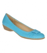 Gathered embellishment on the vamp adds dressy decorative detailing to Naturalizer's Hollie flats. The round-toe silhouette and flexible sole reinforce the brand's commitment to comfort.