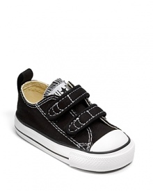 The classic Converse sneaker in a low-top, with contrast topstitching and velcro closure. The classic Converse sneaker in a low-top, with contrast topstitching and velcro closure.
