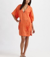 A relaxed-yet-customizable fit thanks to drawstring details. In short, the perfect coverup.Plunging v-neckKimono sleevesFront pocketsDrawstring waistLinenMachine washImported