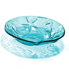 In honor of the Monterey Bay Aquarium's 25th anniversary, designer Annie Morhauser created the soothing aquatic-inspired Seafood Watch collection. Benefitting the Aquarium's Seafood Watch program, Annieglass donates all the profits from the collection's sales to the aquarium, funding healthy choices for healthy oceans. In honor of the Monterey Bay Aquarium's 25th anniversary, designer Annie Morhauser created the soothing aquatic-inspired Seafood Watch collection. Benefitting the Aquarium's Seafood Watch program, Annieglass donates all the profits from the collection's sales to the aquarium, funding healthy choices for healthy oceans.