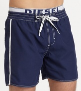 Classic swim trunk style, in quick-drying nylon, finished with a signature elastic logo waistband.Elastic drawstring-tie waistBack patch pocketInseam, about 6PolyesterMachine washImported