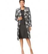 This sophisticated suit from Le Suit features a bold print on an open-front coat and a luxe shantung sheath. Sure to make an impression at your next event!
