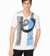 A funky graphic and a v-neck design give this Calvin Klein Jeans tee a sleek style.
