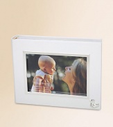 Savor memories of their very first months in this instant heirloom design, crafted in silverplated metal with charming duckling detail. Tarnish resistant Silverplated metal Cover holds a 4 X 6 photo Includes 50 acid-free slip-in pages for 4 X 6 photos Memo area on each page for notes or dates 8W X 6½H X 2½D Clean with silvercloth Imported 