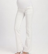 Classic white denim, slim through the legs with a chic, bootcut opening.THE FITExpandable elastic belly panel Mid rise Boot leg Inseam, about 34THE DETAILSFour-pocket style 25% cotton/23% polyester/2% elastane Machine wash Made in USA of imported fabric
