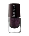 For the smoothest application, allow the brush to fan out and coat the entire nail. For best results, allow each coat to dry 30 seconds before applying next layer. Continue until desired coverage is achieved.