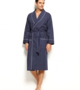 Cover yourself in coordinated style. This Nautica robe perfectly complements what will be your new favorite pair of pajamas.