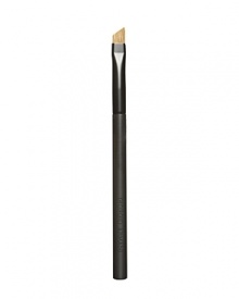 Crafted to apply just the right amount of color to the eyelids, the luxurious large eye contour brush makes blending and highlighting a breeze. Its soft bristles gently dress lids in a smooth wash of color. Crafted to apply just the right amount of color to the eyelids, the luxurious large eye contour brush makes blending and highlighting a breeze. Its soft bristles gently dress lids in a smooth wash of color.