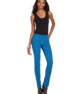 Earl Jeans steps it up in the printed denim department with these petite skinnies! Pair them with booties for a fall fashion look.