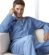 Perfectly relaxed, nothing will help you enjoy your weekend mornings in comfort like this classic pajama pant.