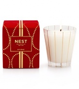 Captures the aroma of a sparkling holiday season. Classic single-wick candle fragrance with inviting notes of pomegranate, mandarin orange, pine, cloves and cinnamon. Housed in an elegant glass vessel and presented in a red velvet box. Created by Laura Slatkin. Approximately 50 hours of burn time. 7.8 oz.