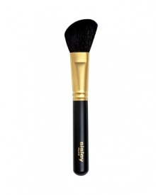 Used to apply blush in a natural application due to ultra-supple natural goat hair brush and its beveled shape. Used to apply blush in a natural application due to ultra-supple natural goat hair brush and its beveled shape.